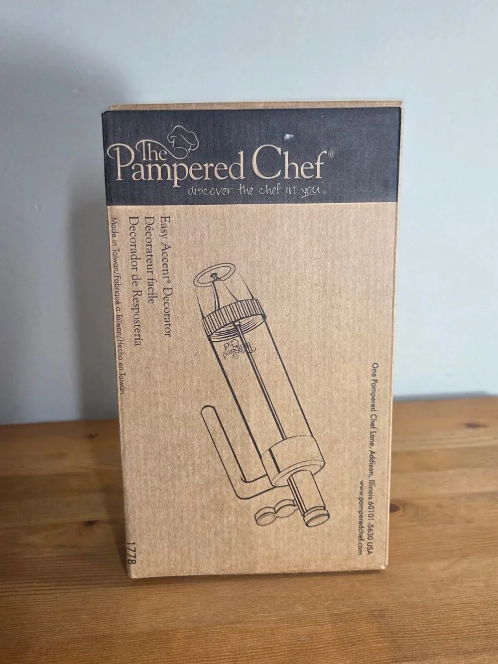 Pampered Chef Easy Accent Decorator, 1778 6 Tips, Decorator, Cap, Instructions